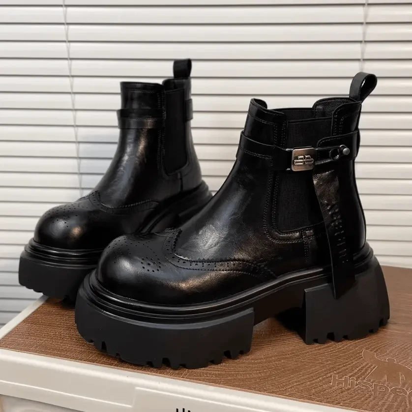 秋季百搭厚底烟筒靴女鞋子切尔西英伦风雕花2025短靴子马丁靴冬季