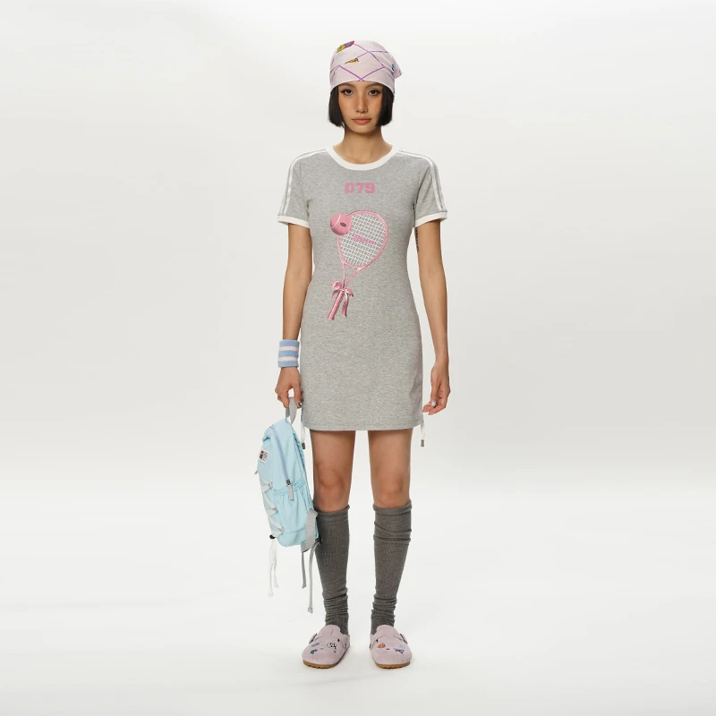 TIPSEVEN 原创设计夏日运动奥林劈叉系列球拍足球印花抽绳连衣裙