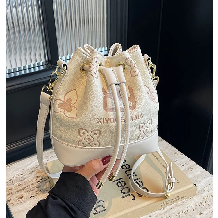 【粉丝专属】网红洋气时尚百搭小众单肩肩包休闲潮流女士包包斜跨