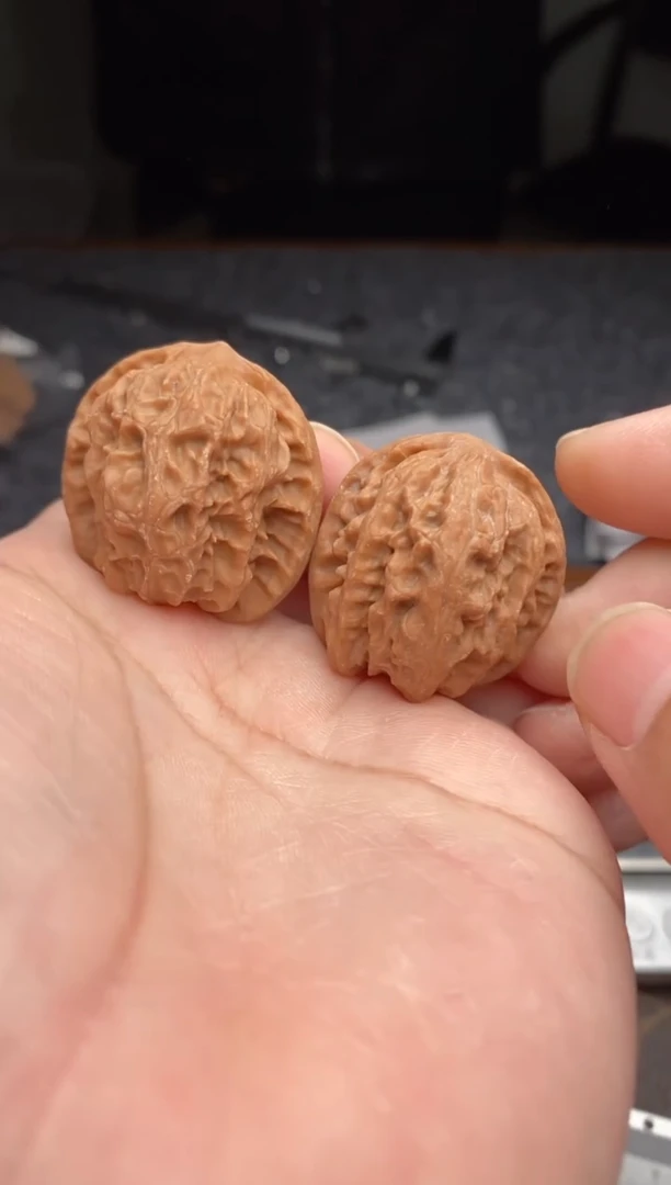 【闪购商品】桃核把件b212号33尺野狼