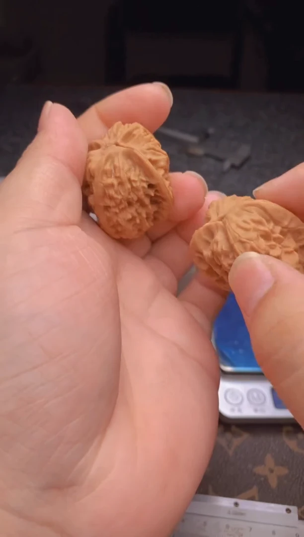 【闪购商品】桃核把件b66号37尺鸡心