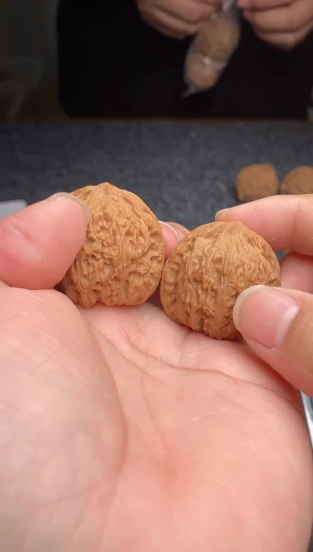 【闪购商品】桃核把件b79号38尺绣球