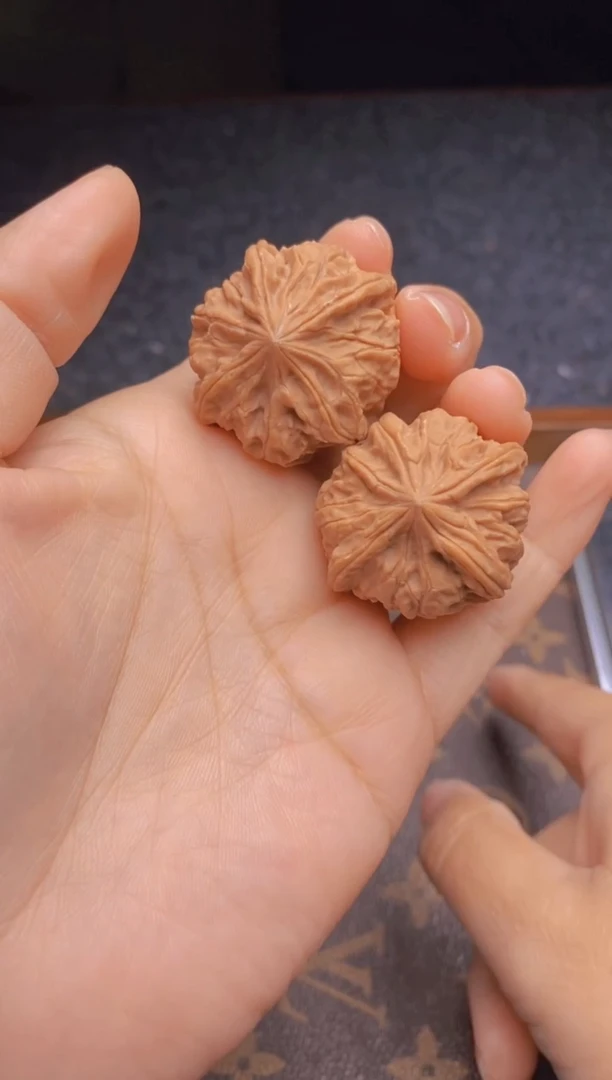 【闪购商品】桃核把件w201号35尺四棱