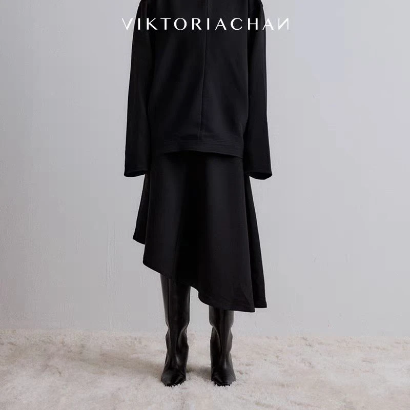 VIKTORIACHAN24/25秋冬成衣系列新品 不规则斜裁垂感半身裙