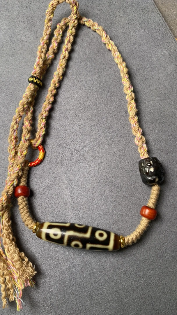 台湾建成牙黄九眼天然玛瑙