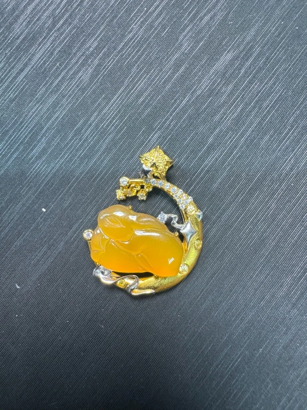 银s925镶嵌玉髓兔子吊坠