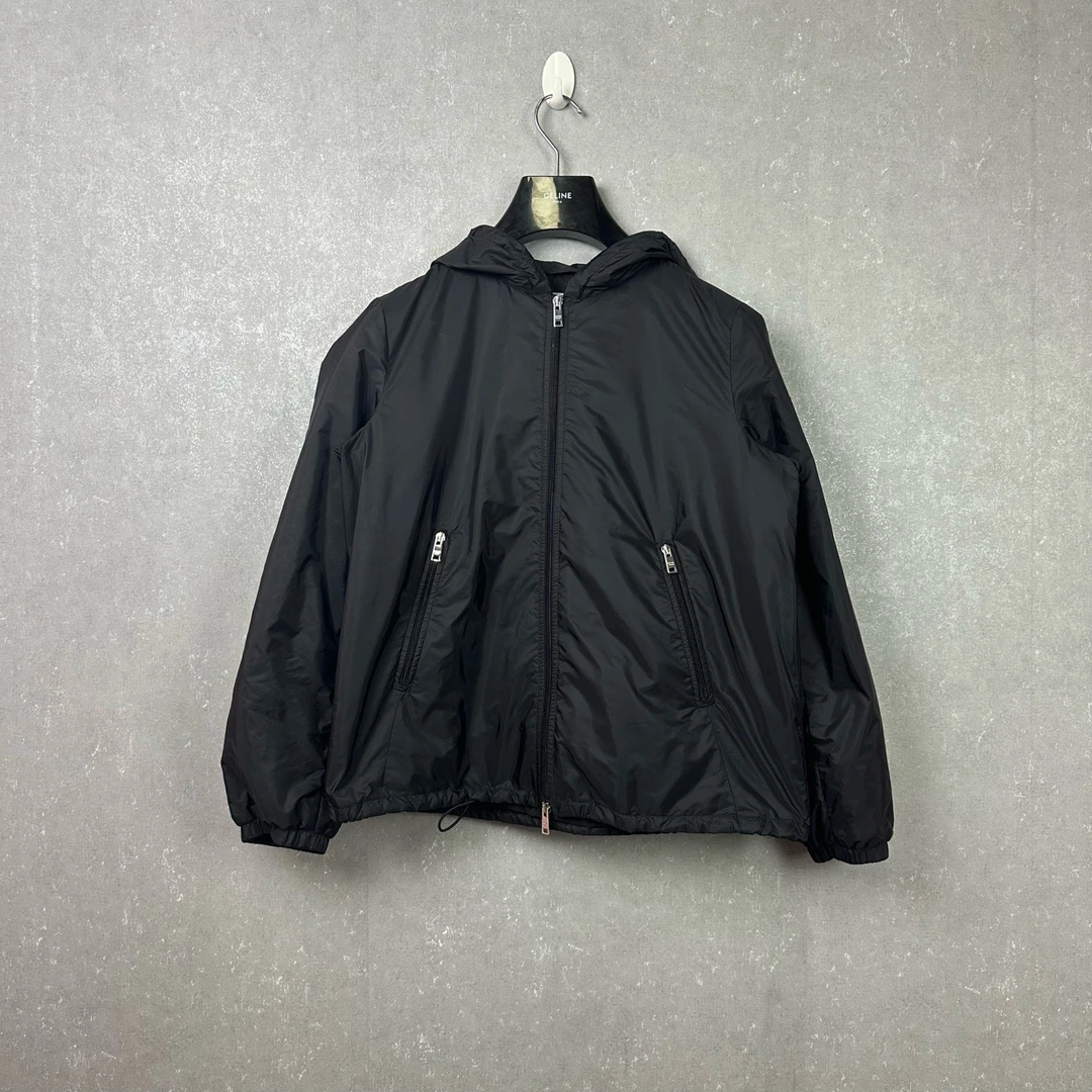 Prada 普拉达 黑色三角标连帽夹克外套 44码/99新/001250