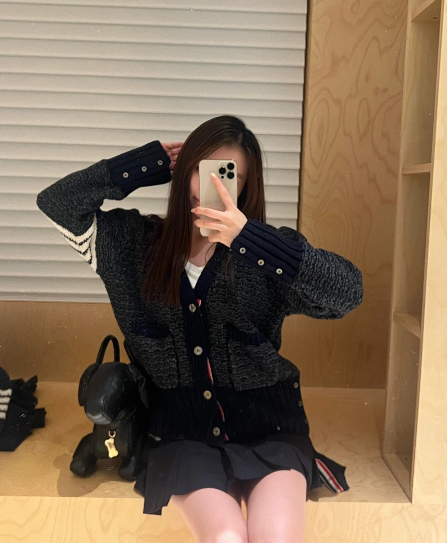 TB 条纹圆领单排扣合身长袖针织衫 38码/99新/公价9K/001350