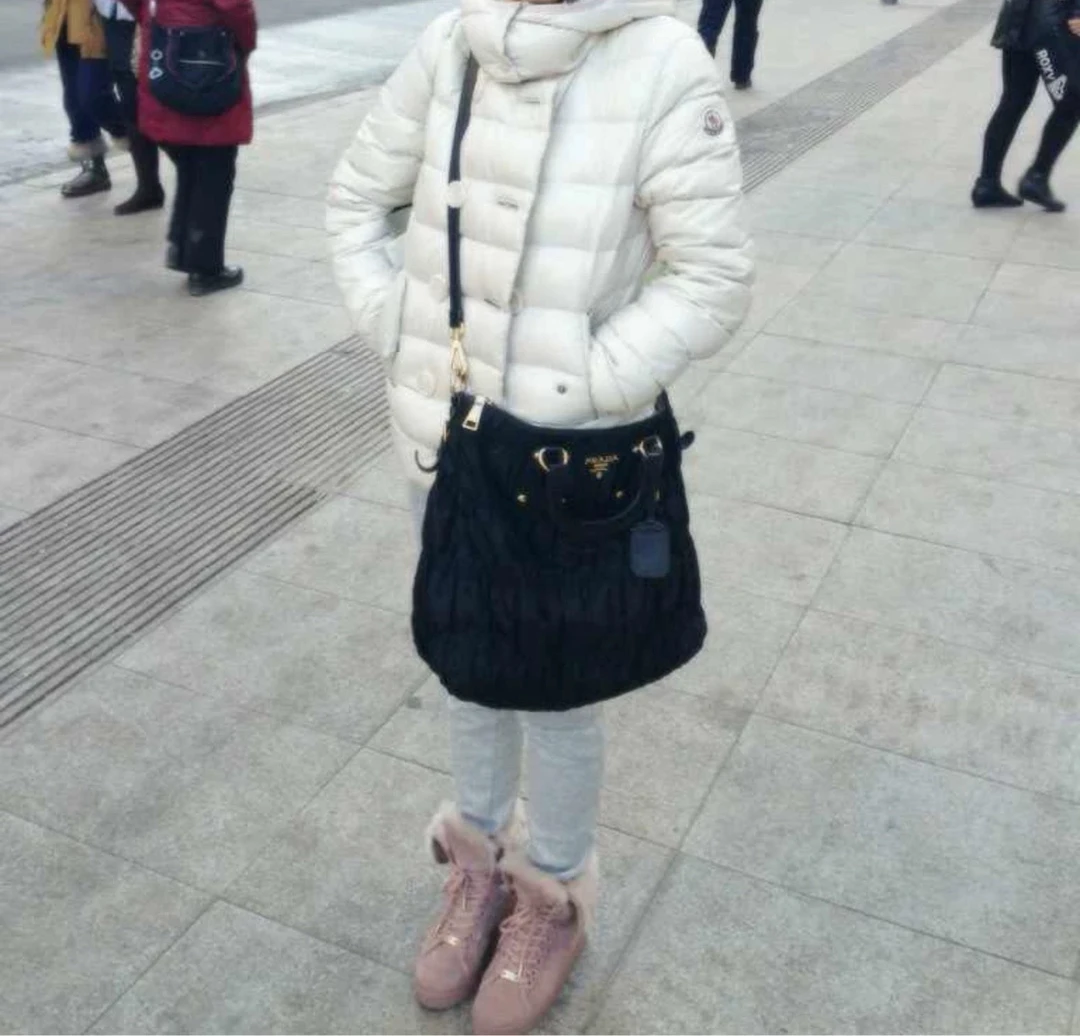 Moncler 蒙口 白色双排扣女款休闲羽绒服 99新 0码001590