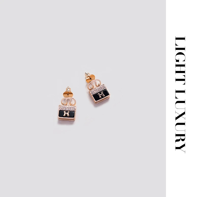 铜合金合成锆石耳饰 258 黑色字母 包包 耳钉 耳环女 耳饰