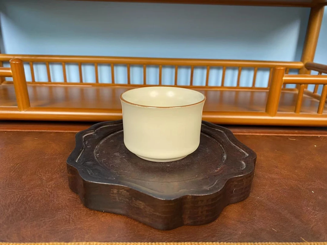 米黄色汝窑竹节杯