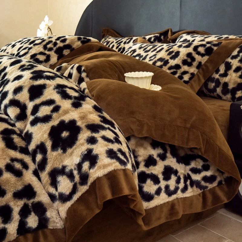 冬季舒适保暖牛奶绒床上豹纹四件套法兰珊瑚绒双面毛绒被套罩床单