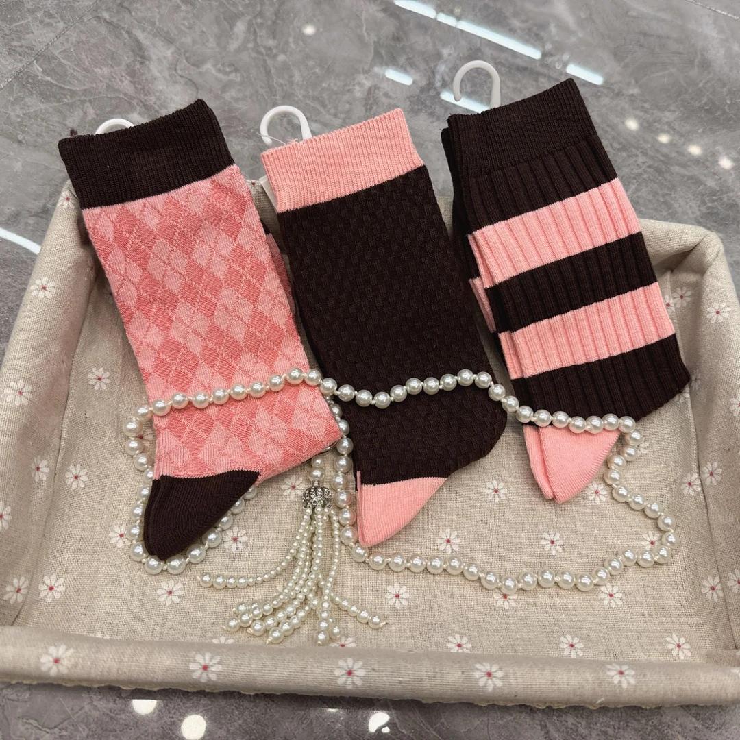 摩登色系中筒袜袜