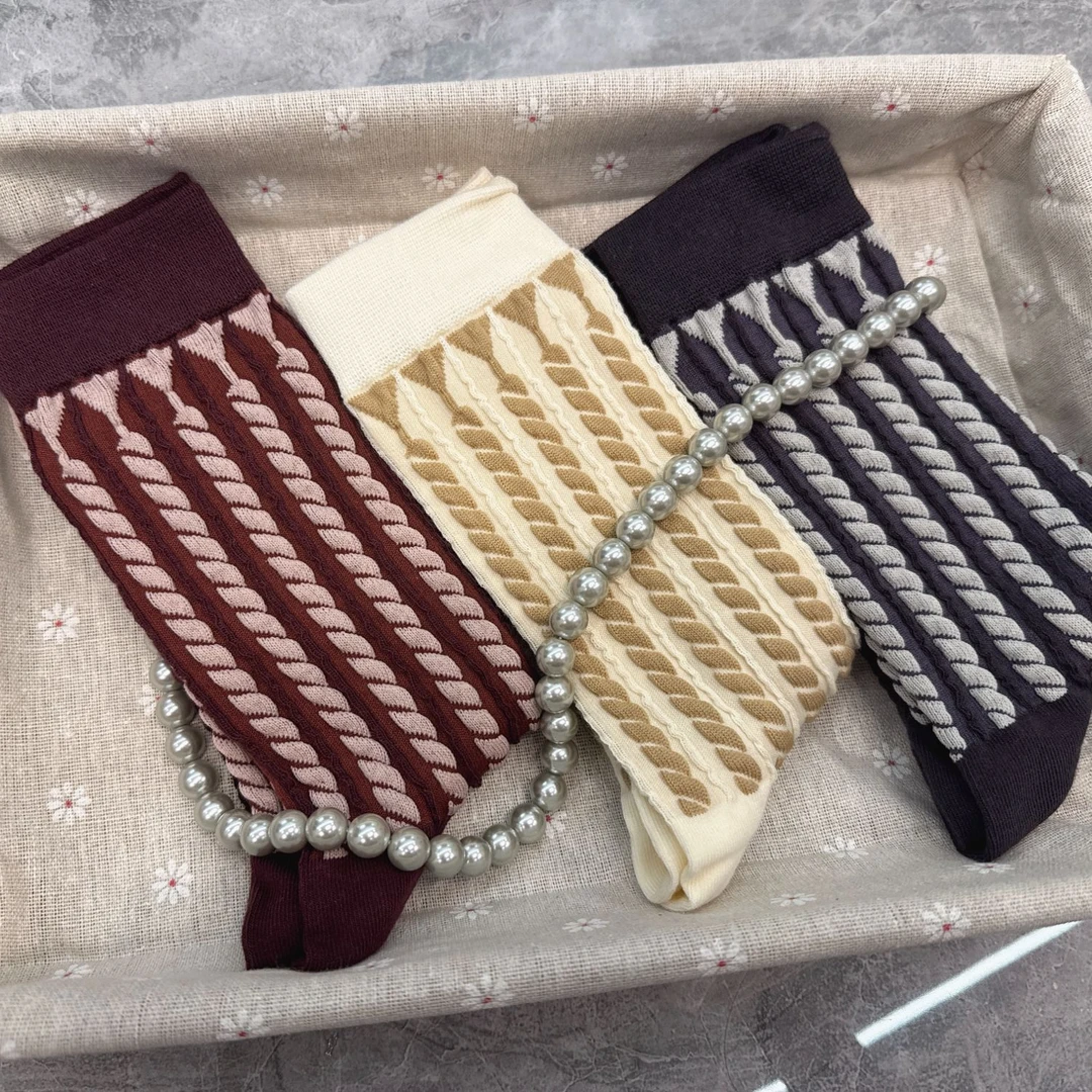 复古麻花中筒女袜三色