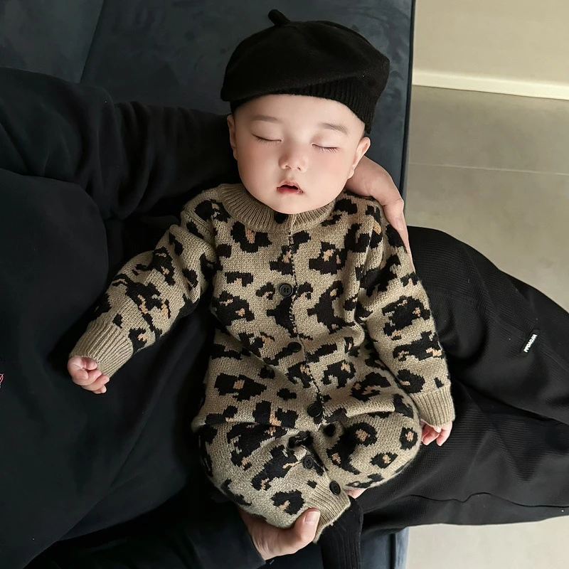 婴儿秋冬衣服洋气男女童豹针织纹连衣宝宝冬装保暖哈衣外出爬服