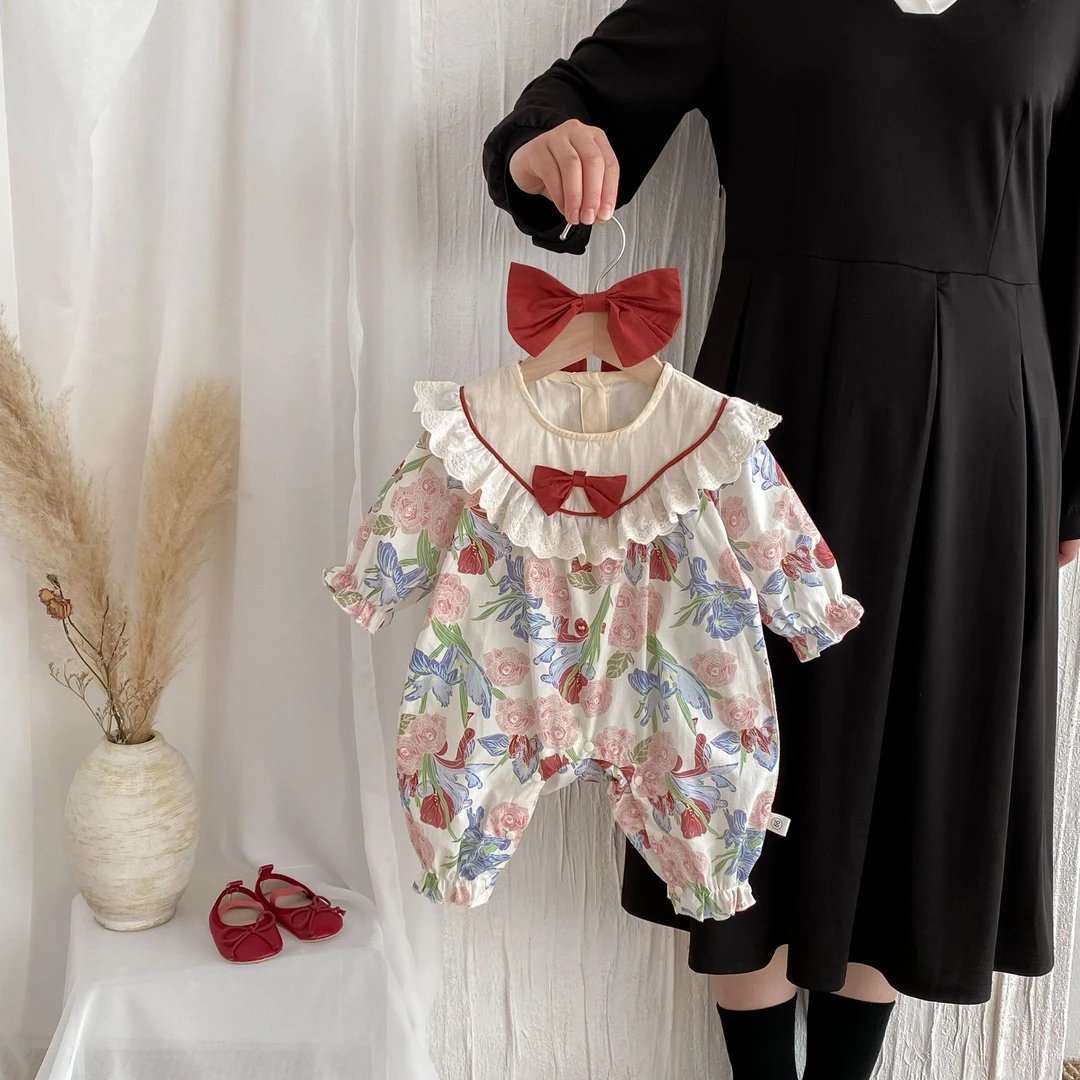 2024新生儿春季新款爬服婴幼儿外穿满印碎花连衣春装甜美送发带