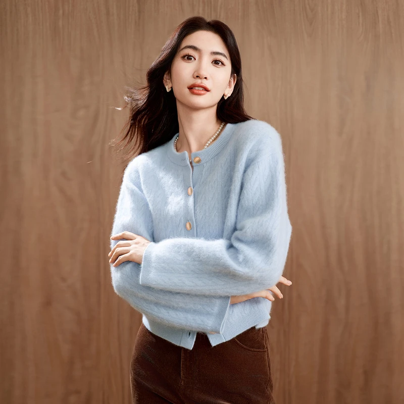 伊芙丽亲肤绞花圆领开衫2024冬季新款1FC935371高级感