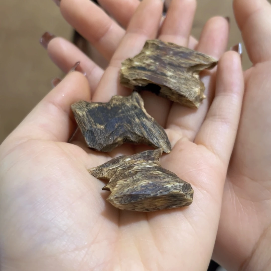 【闪购商品】沉香吊坠1号多样性发一条
