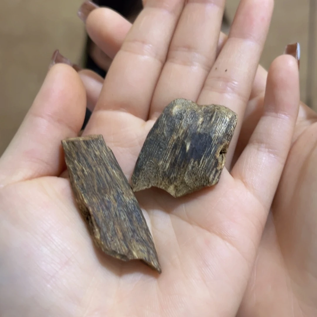 【闪购商品】沉香吊坠2号多样性发一条