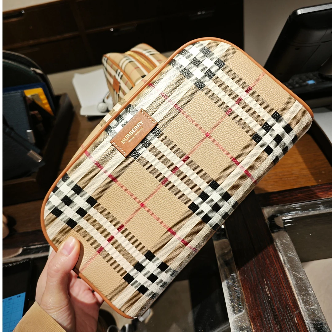 【巴黎直邮】Burberry 拉链格纹皮革旅行袋洗漱包 女款米色80671581