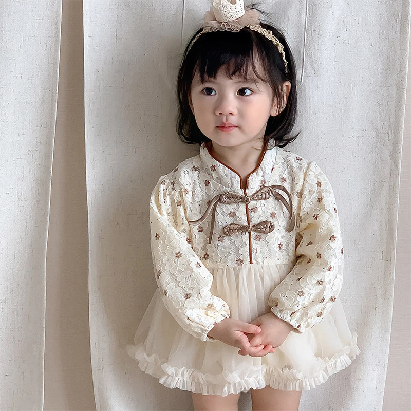 三小朵1286婴幼儿宝宝秋季新款盘扣蕾丝新中式纱裙哈衣洋气满月服