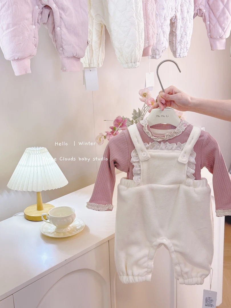 三小朵女宝宝婴幼儿韩版羔羔毛飞袖哈衣加绒加厚洋气秋冬背带裤