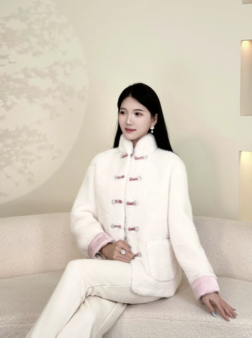 【冰雪奇缘】佳宁秋冬款新中式轻奢高级感盘扣皮毛一体外套57-998