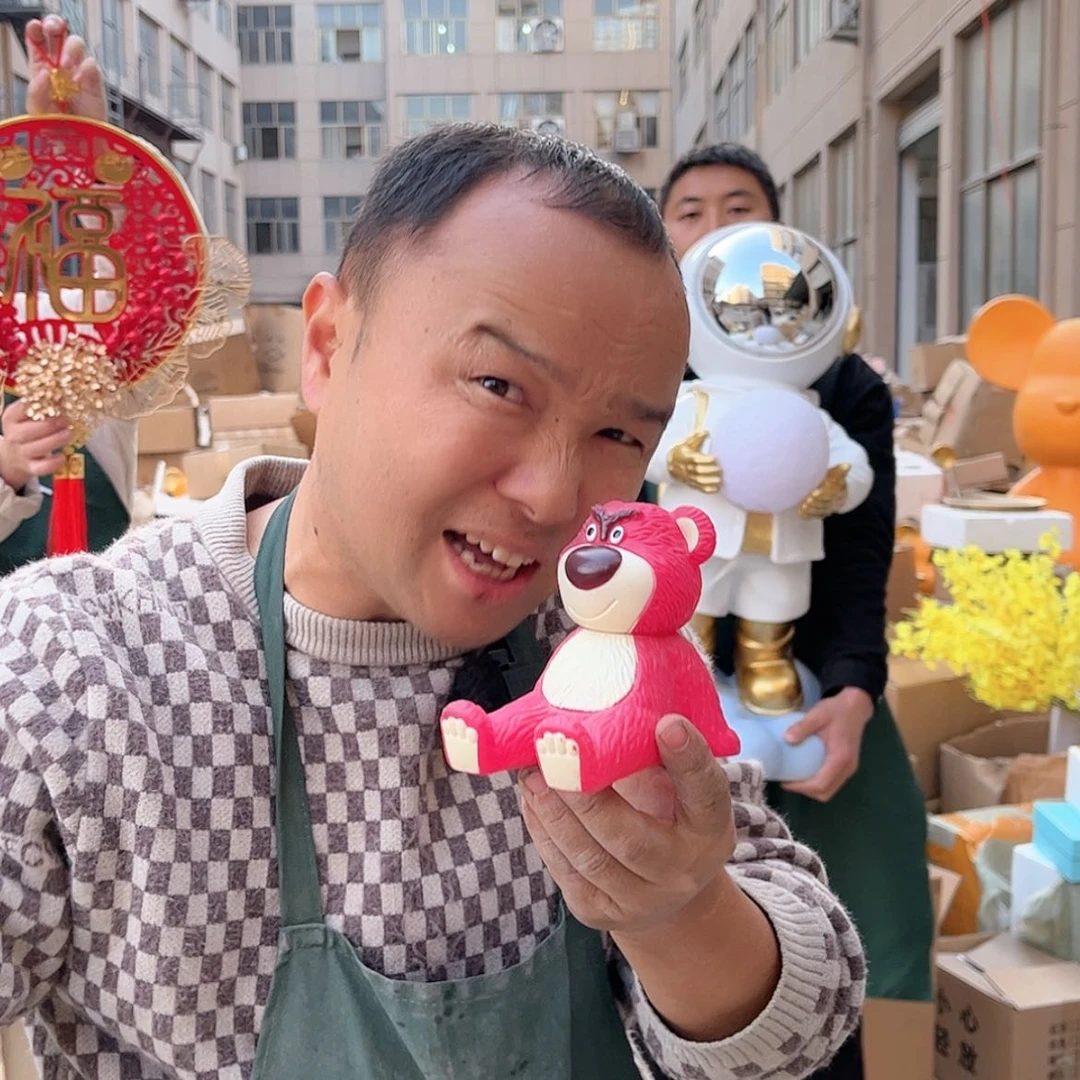 【闪购商品】树脂草莓熊手机支架