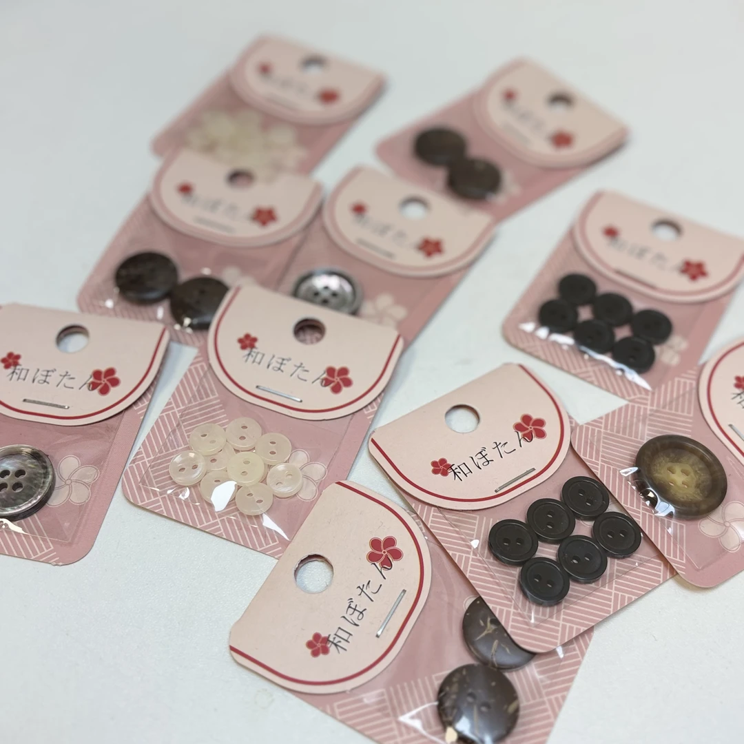 56118   各种款式扣子。花样多 10包一份