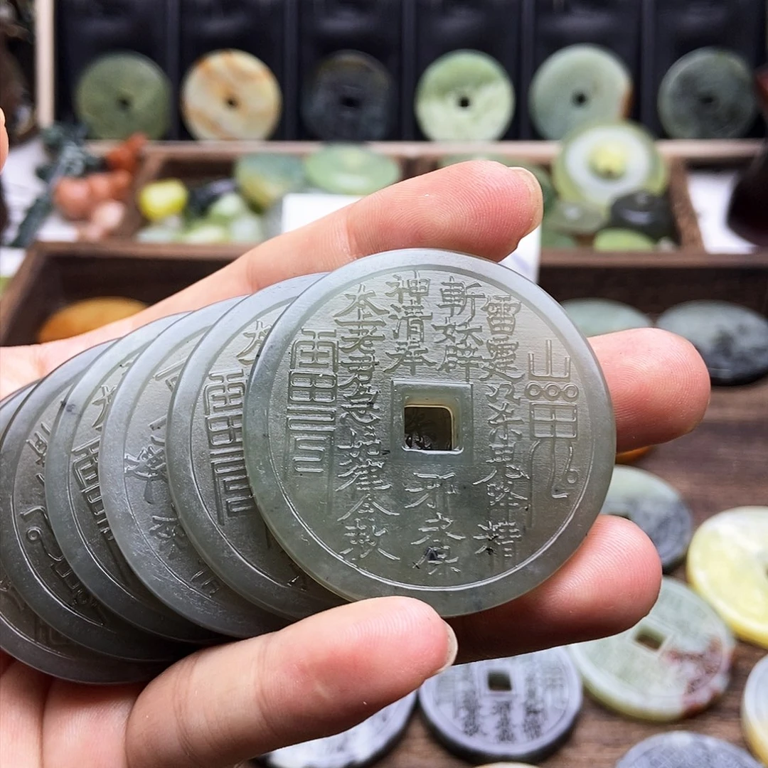 蛇纹石玉挂件未镶嵌