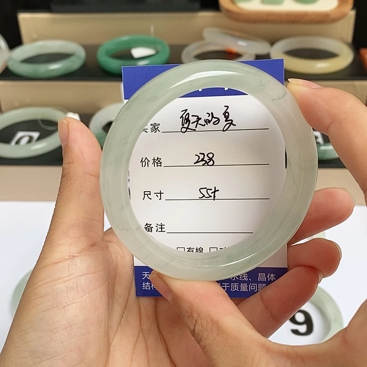 石英质玉(金丝玉)手镯未镶嵌夏**夏