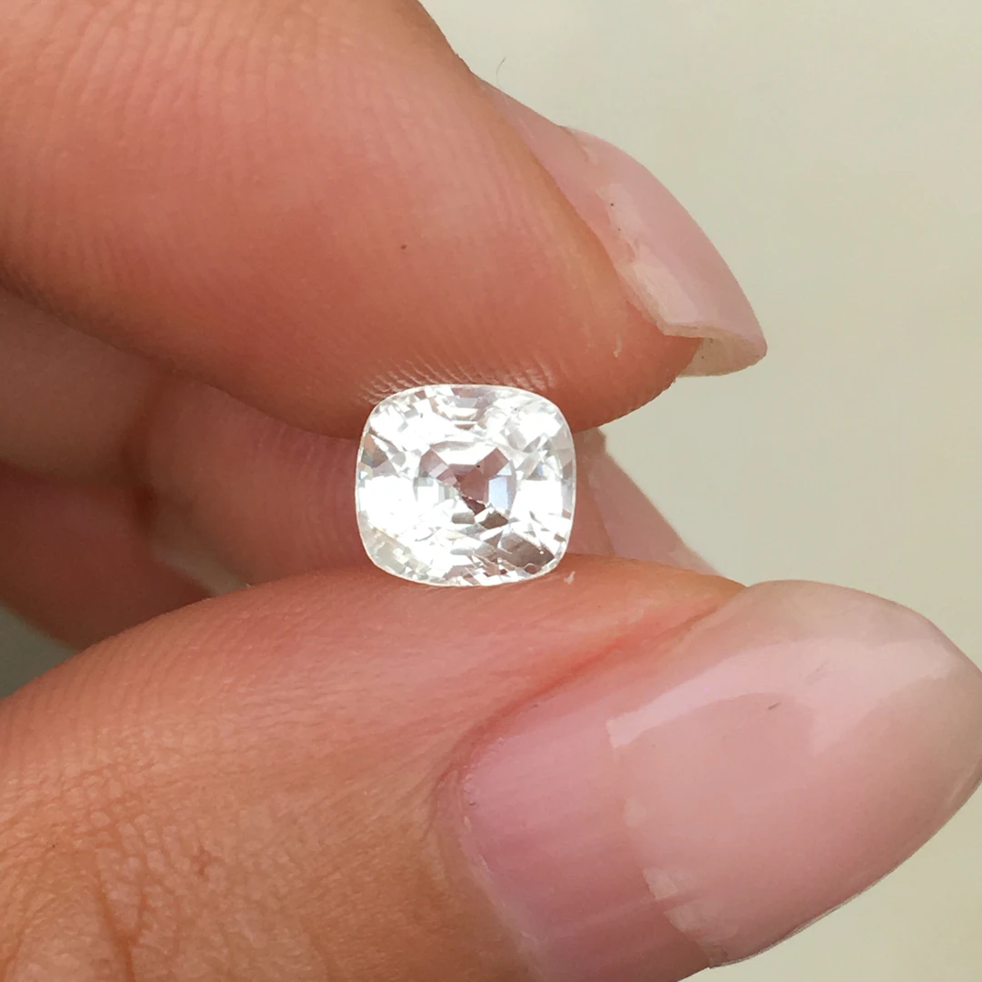 w灯泡蓝宝 1.04ct
