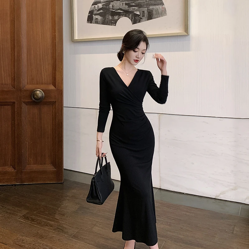林关关气质设计感V领修身显瘦包臀裙黑色连衣裙女秋冬82194