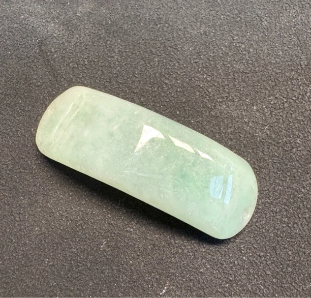天然缅甸翡翠A货 淡绿手牌 糯种 精美 古风 简约