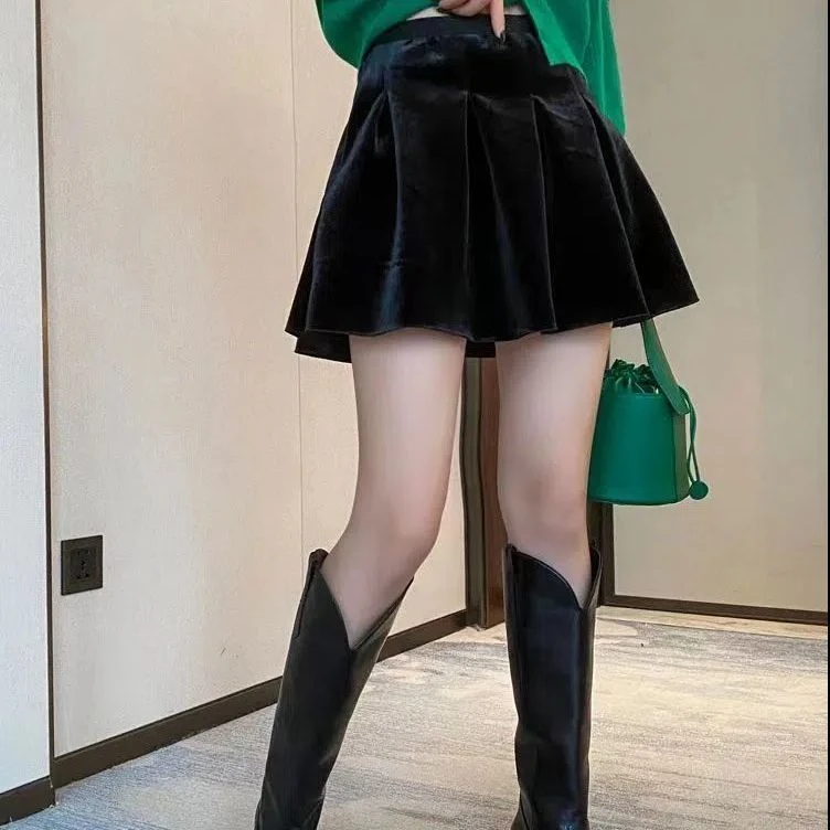 金丝绒黑色小短裙女秋冬2023新款高腰半身裙百搭防走光A字百褶裙