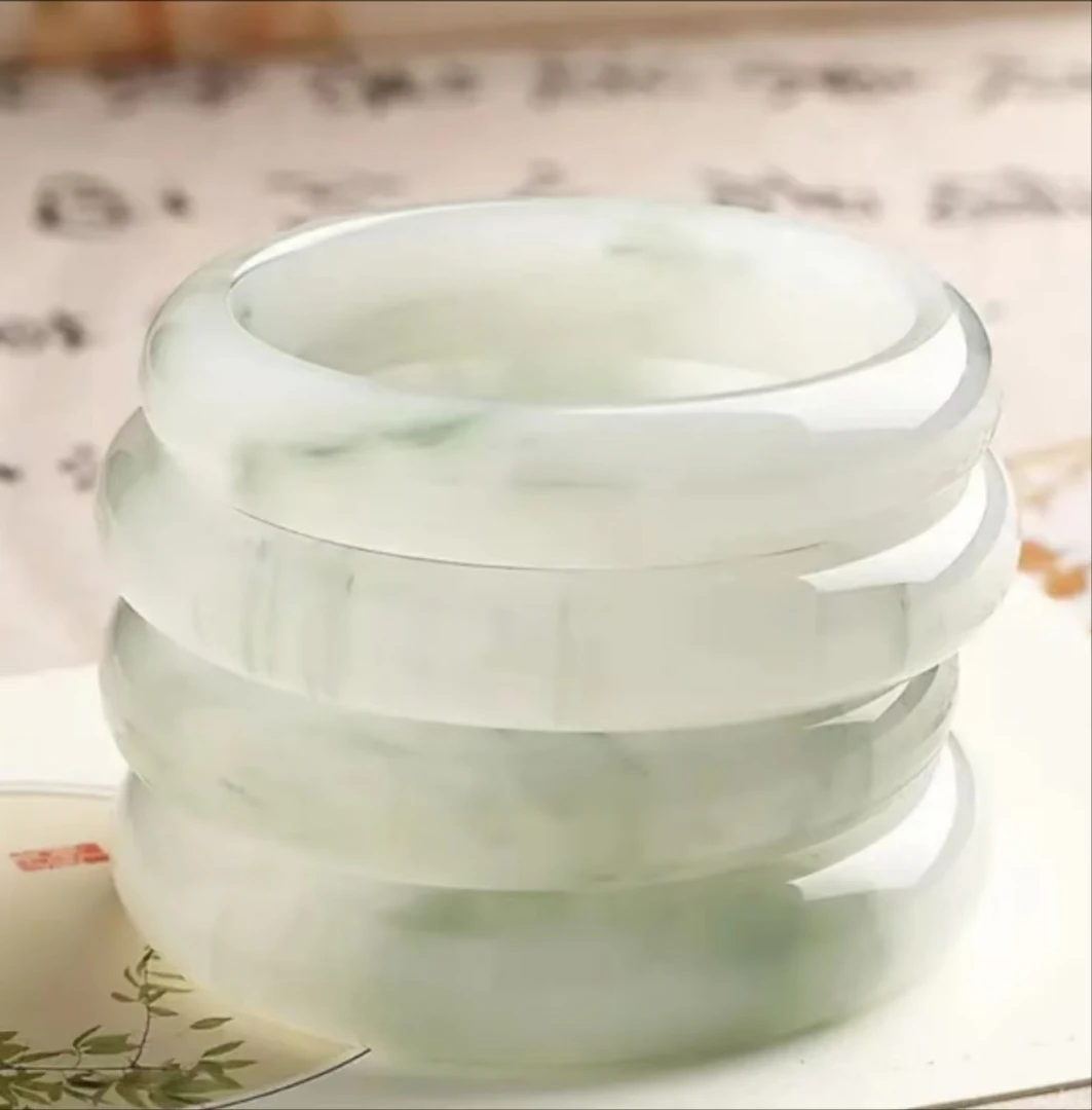 天山翠女士高冰手镯精美手镯（以直播间主播备注为主，所见即所得）