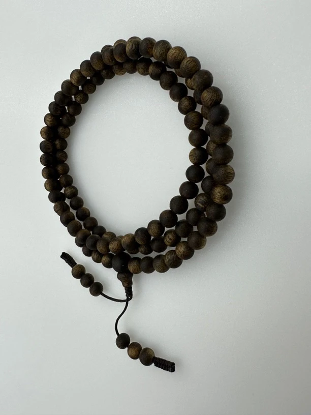 绿奇楠沉香乌身0.6多圈118颗珠子12克 女神款