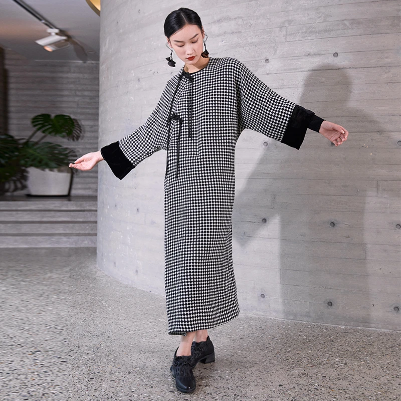 界内界外改良新中式黑白格复古宽松长款盘扣连衣裙J23Q710