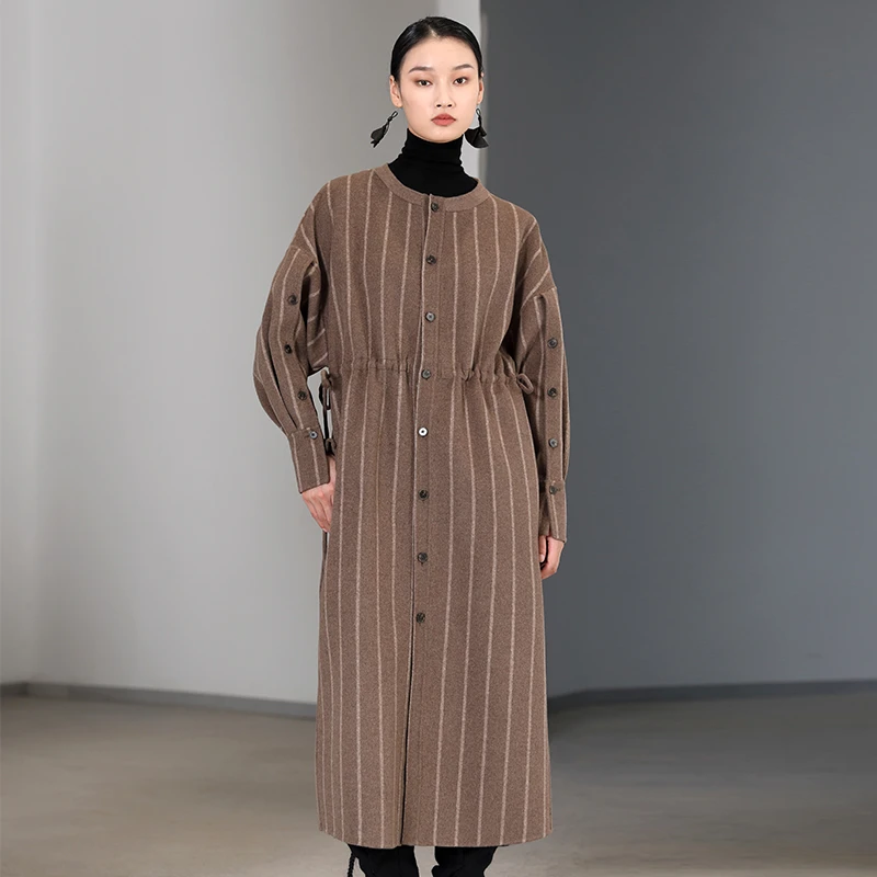 界内界外设计感加厚条纹气质复古秋冬羊毛呢大衣长款外套J33D727