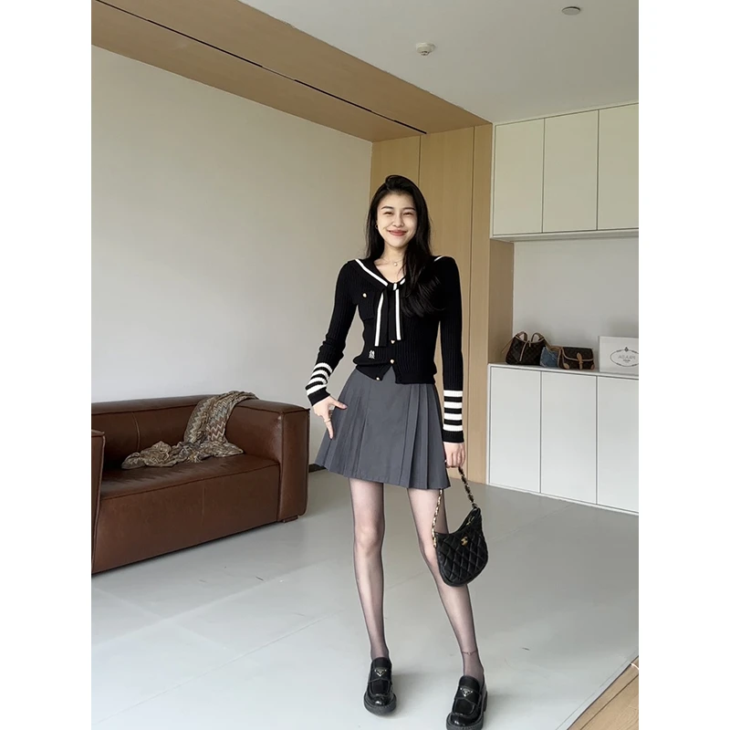 张阿星【劳伦斯女孩】学院风海军领针织设计感减龄开衫+纯色百褶裙