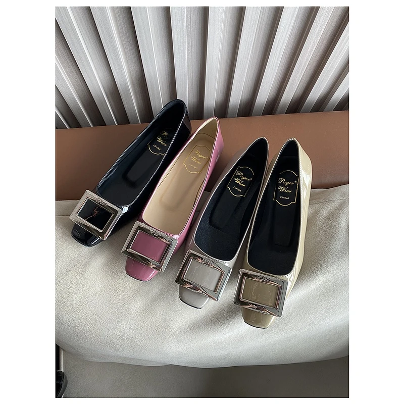 真皮方头低跟鞋漆皮干枯玫瑰色金属方扣黑灰色浅口方头粗跟女单鞋