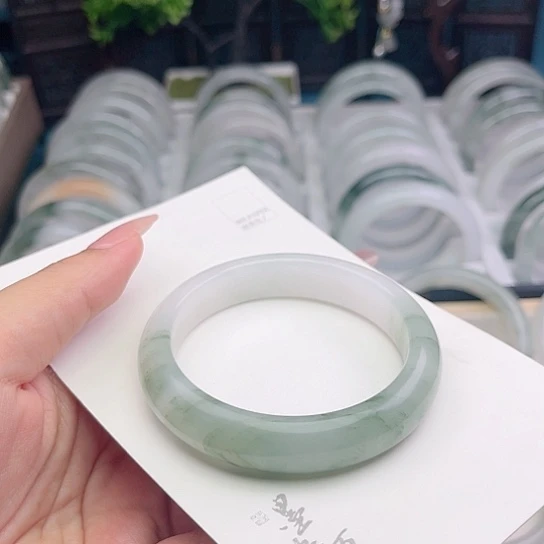 石英质玉(天山翠)手镯未镶嵌