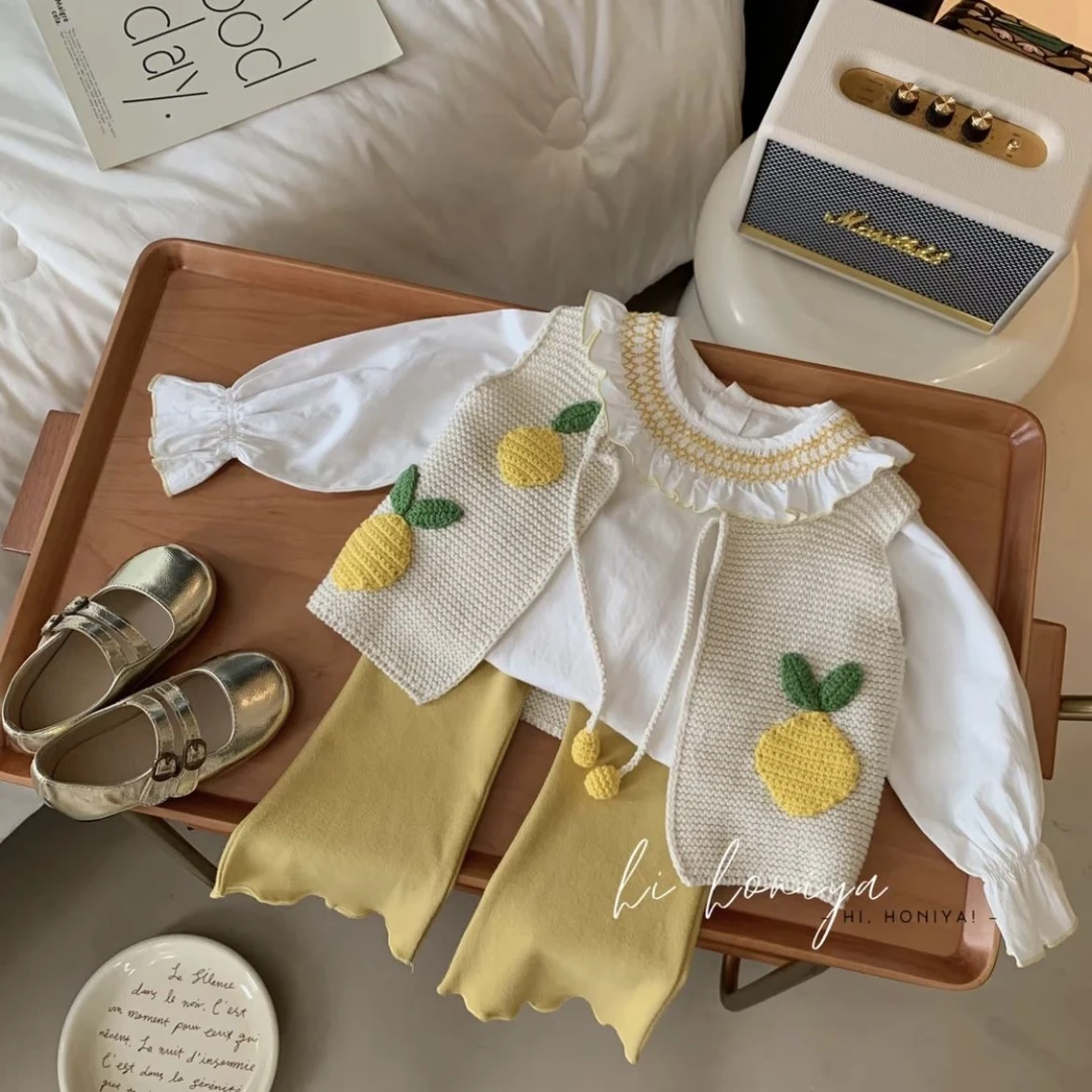 女童长袖套装2023秋季女宝宝韩版可爱衬衫毛衣马甲喇叭裤三件套新