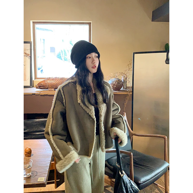 任小艺设计感皮毛一体外套女秋冬宽松短款翻领两面穿大衣