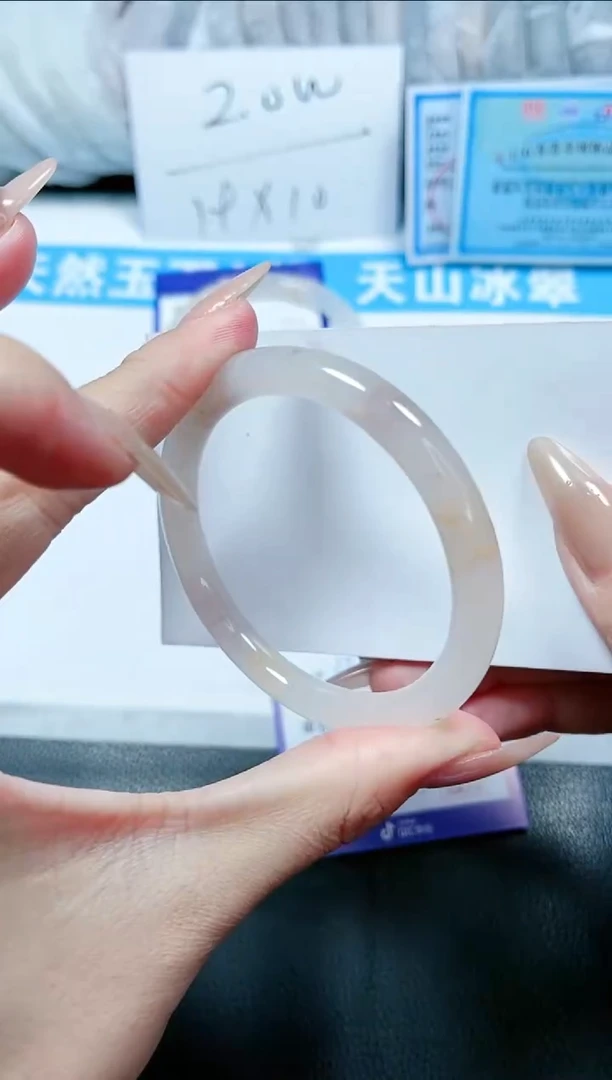 【闪购商品】石英质玉手镯未镶嵌77