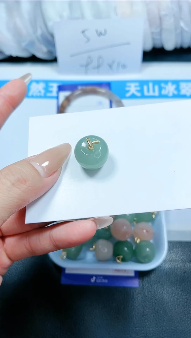 【闪购商品】石英质玉颈饰未镶嵌绿苹果
