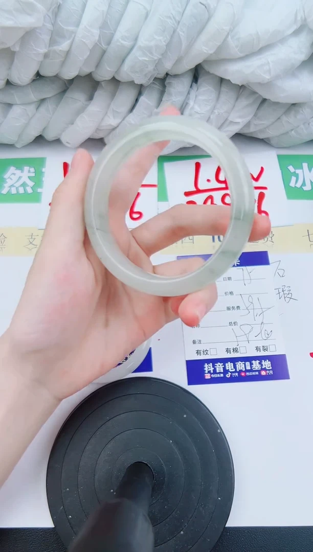 【闪购商品】石英质玉手镯未镶嵌75