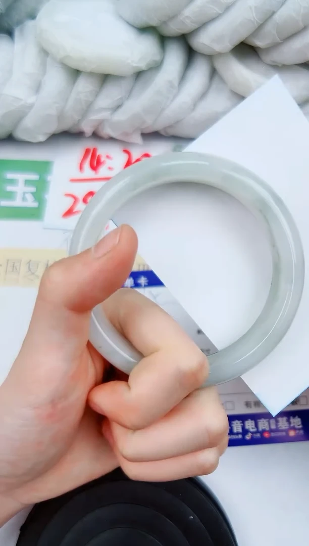 【闪购商品】石英质玉手镯未镶嵌166