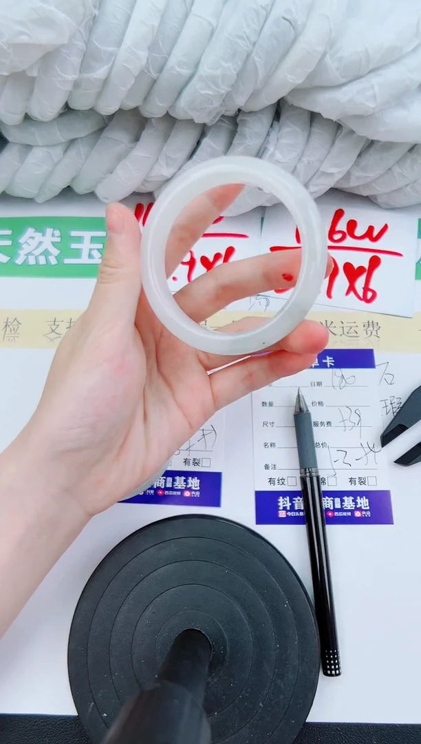 【闪购商品】石英质玉手镯未镶嵌180