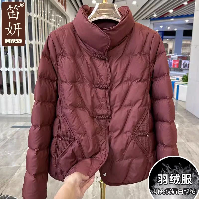 妈妈冬装白鸭绒保暖羽绒服女冬季2024新款时尚外套母亲高贵上衣服